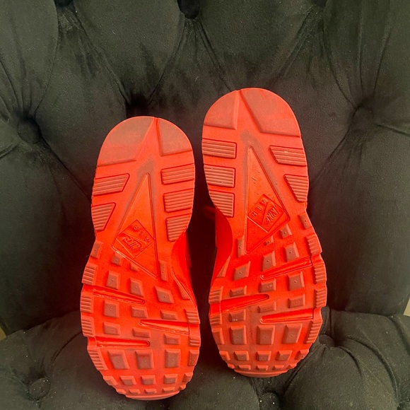 Nike Women’s Air Huarache Run All red - Picture 6 of 7